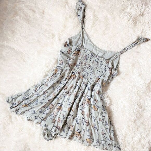 UO Kimchi Blue Floral Romper - Picture 5 of 6